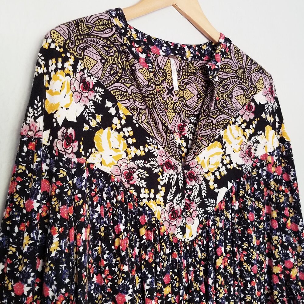 Free People Wildflower Fields Henley Top Tunic Blouse M $108 Black Ditsy Floral - Picture 15 of 16